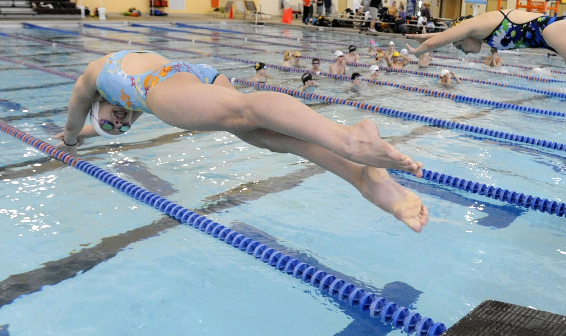 Elite swimmers help local kids improve